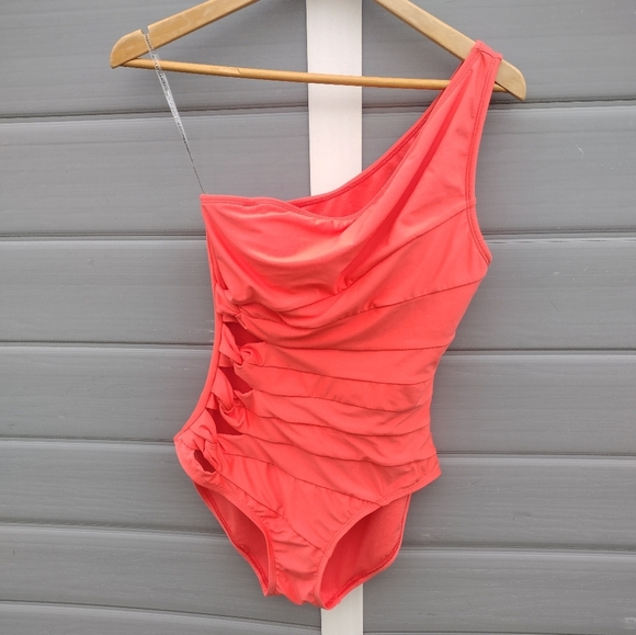 Carmen Marc Valvo Asymmetrical Cut Out One Shoulder Swimsuit Hot Coral Sz 14 - Picture 1 of 4